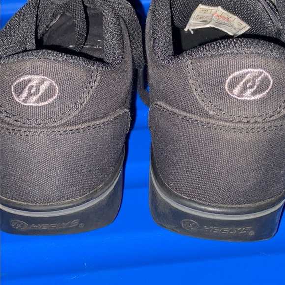 Heelys (Size 7 boys) - Picture 6 of 6